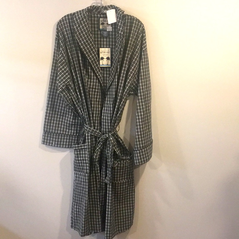 BOTTOMS OUT Men’s Woven Shawl Collar Robe